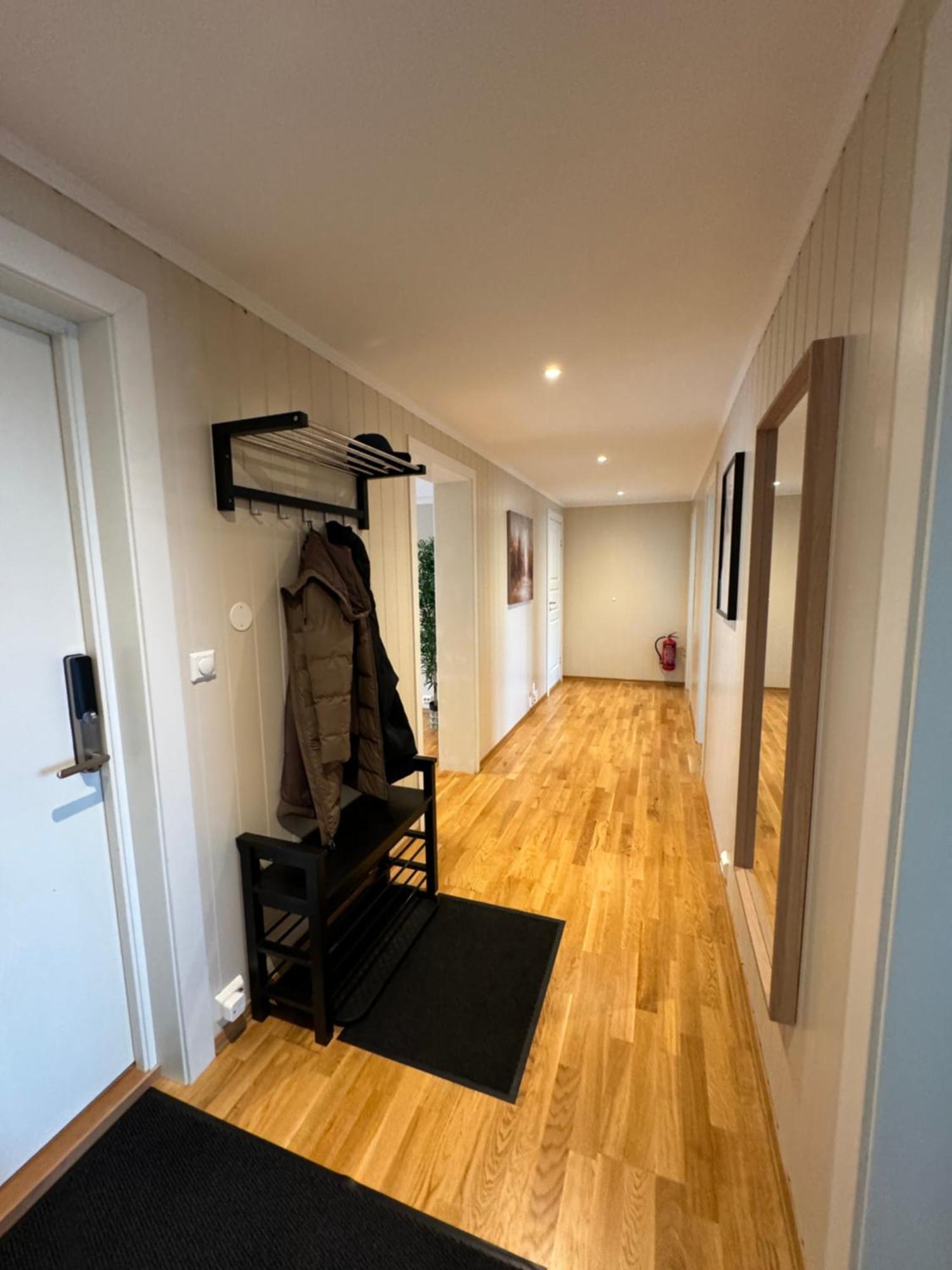 Charming 3-Bedroom Apartment In The Heart Of Kristiansund Exteriör bild