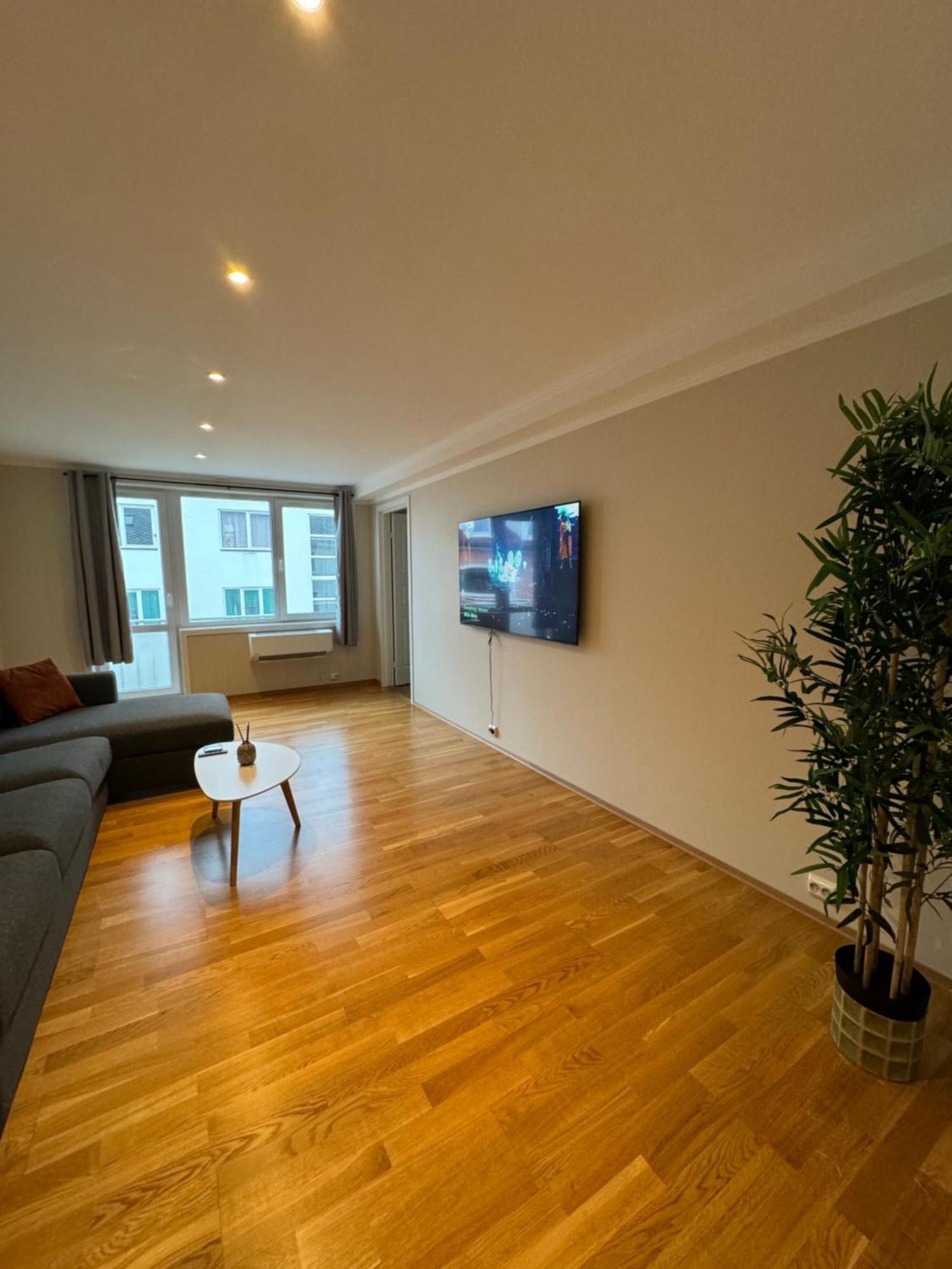 Charming 3-Bedroom Apartment In The Heart Of Kristiansund Exteriör bild