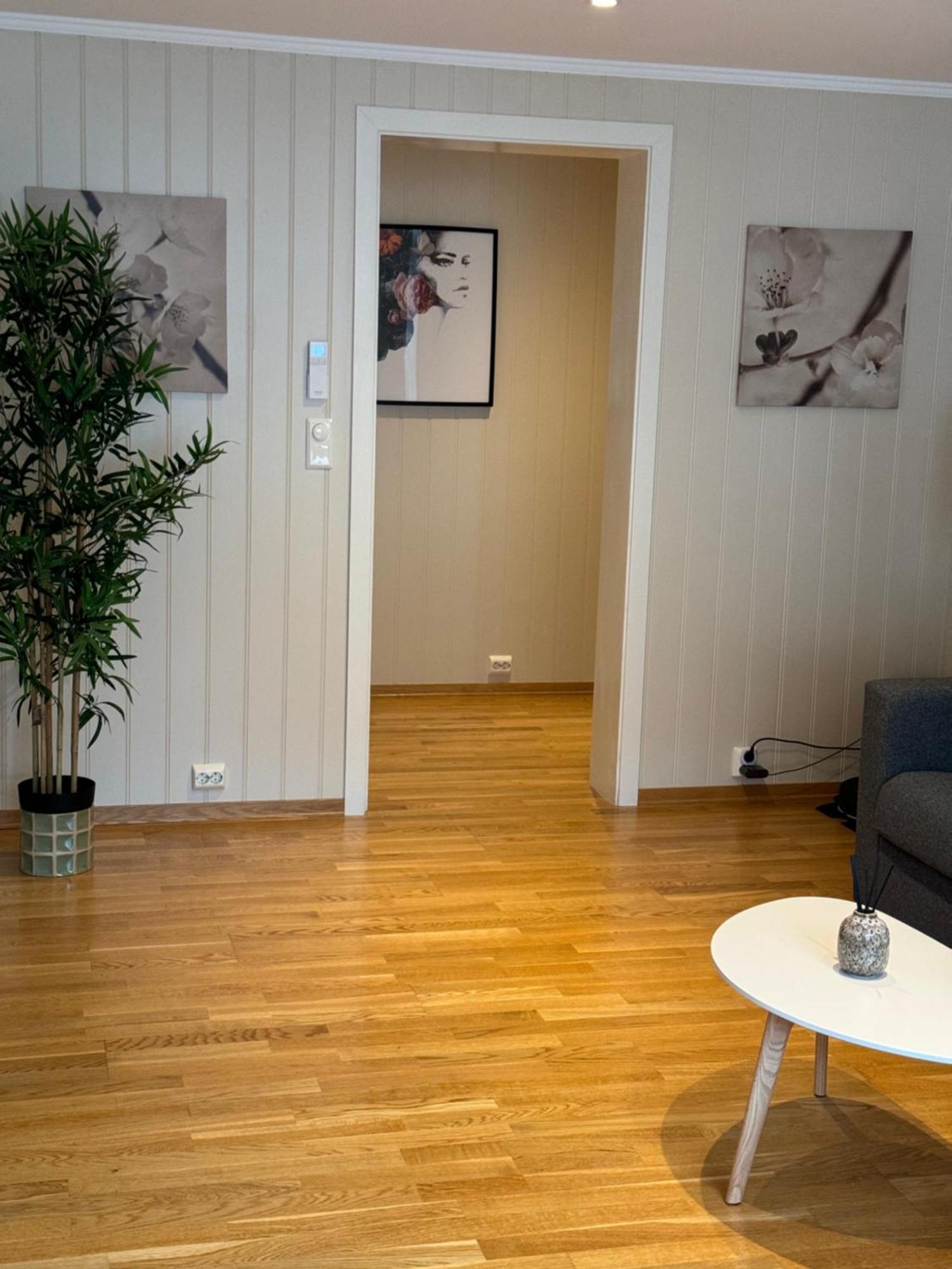 Charming 3-Bedroom Apartment In The Heart Of Kristiansund Exteriör bild