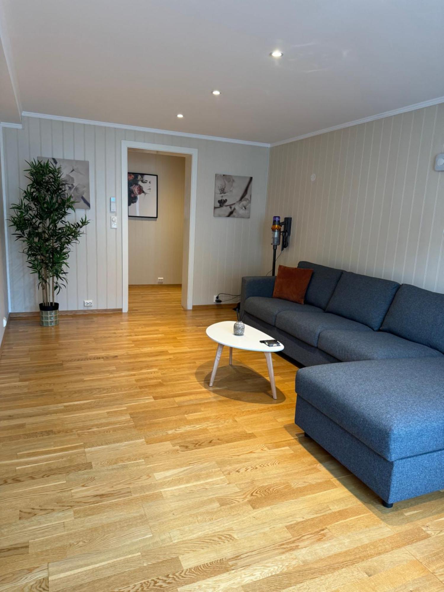 Charming 3-Bedroom Apartment In The Heart Of Kristiansund Exteriör bild
