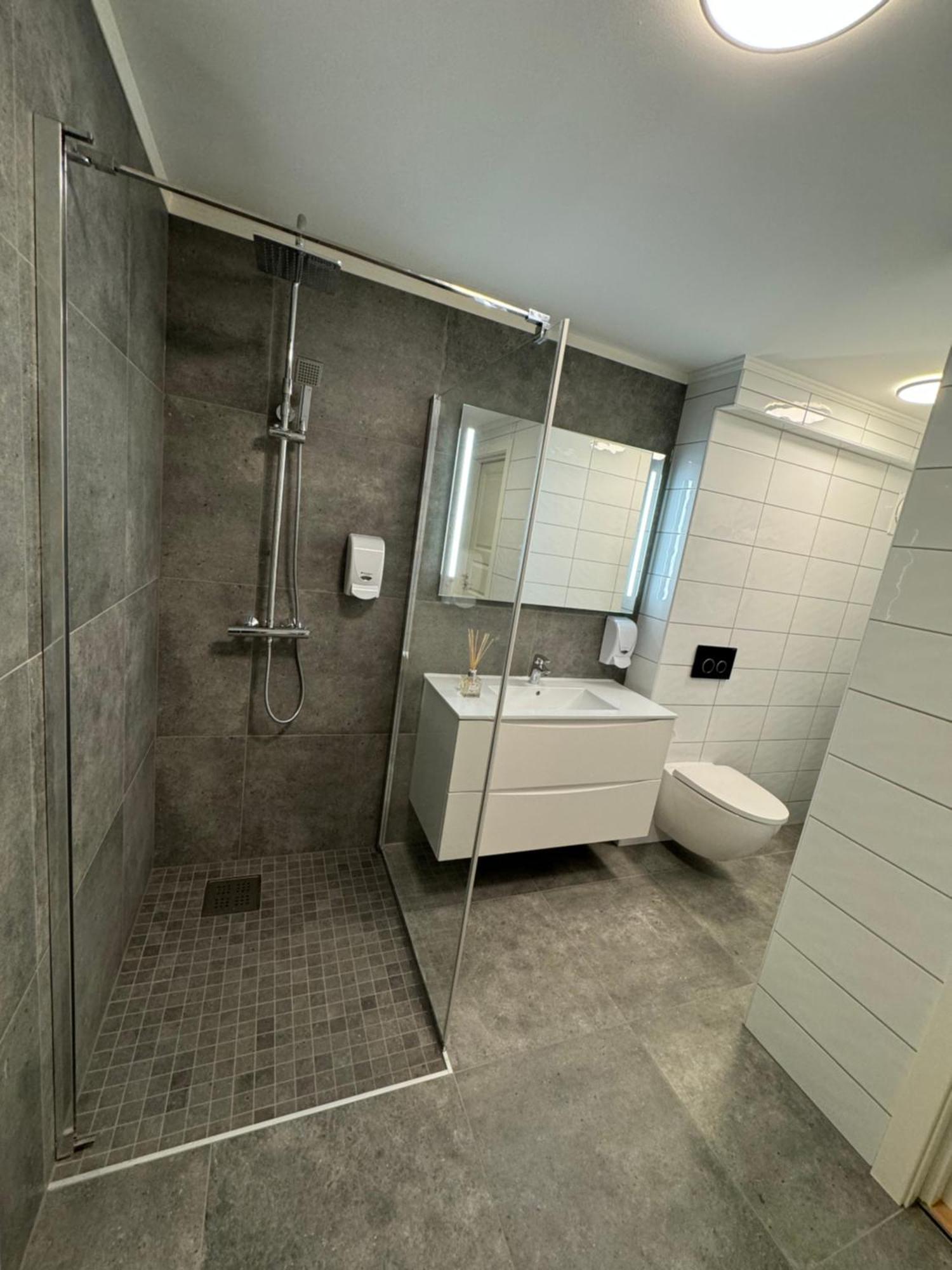 Charming 3-Bedroom Apartment In The Heart Of Kristiansund Exteriör bild