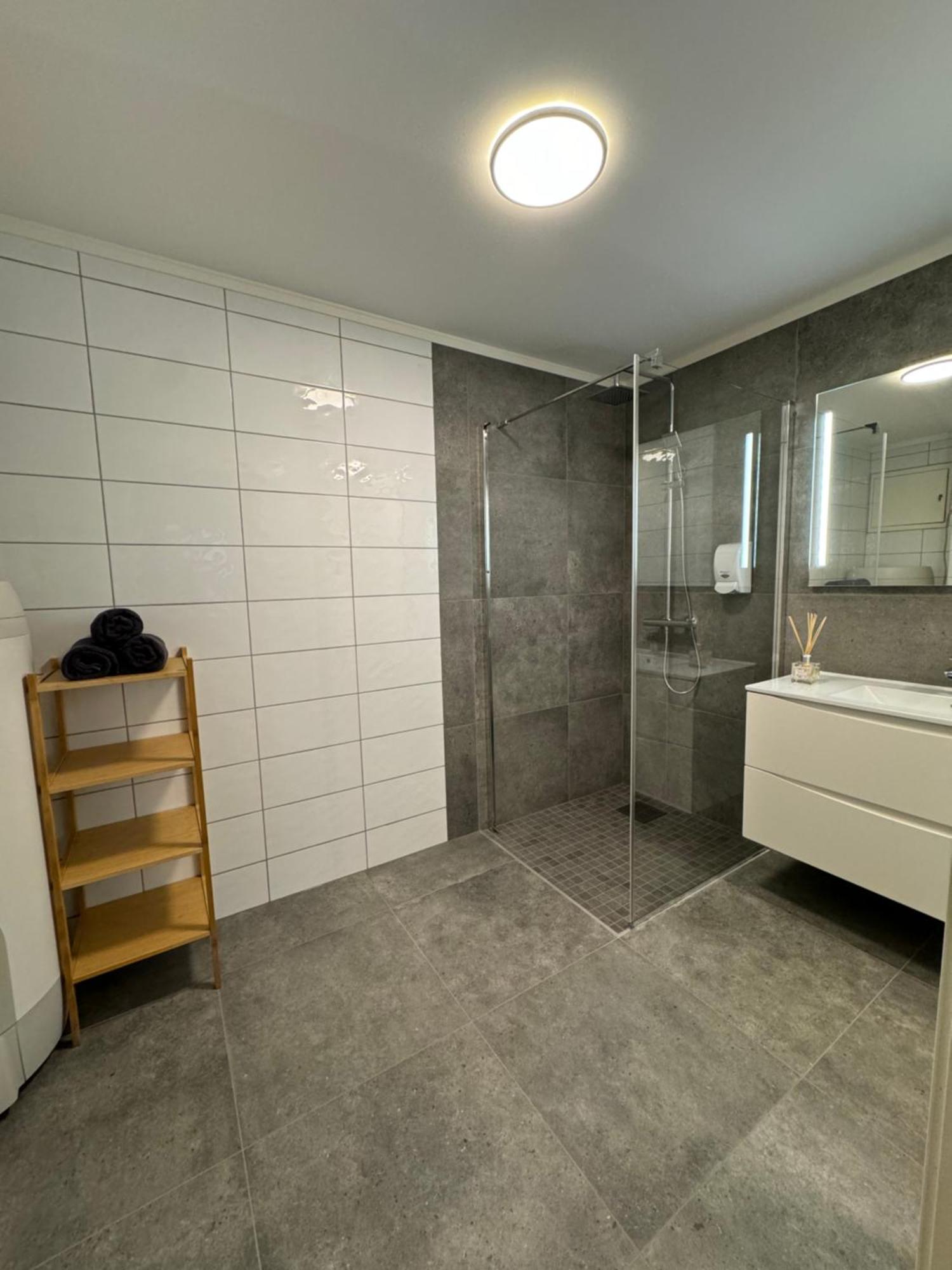 Charming 3-Bedroom Apartment In The Heart Of Kristiansund Exteriör bild